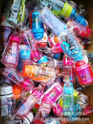 2017爆款地攤太空杯 摔不破、帶錄音廣告，5元模式引爆日用品批發市場